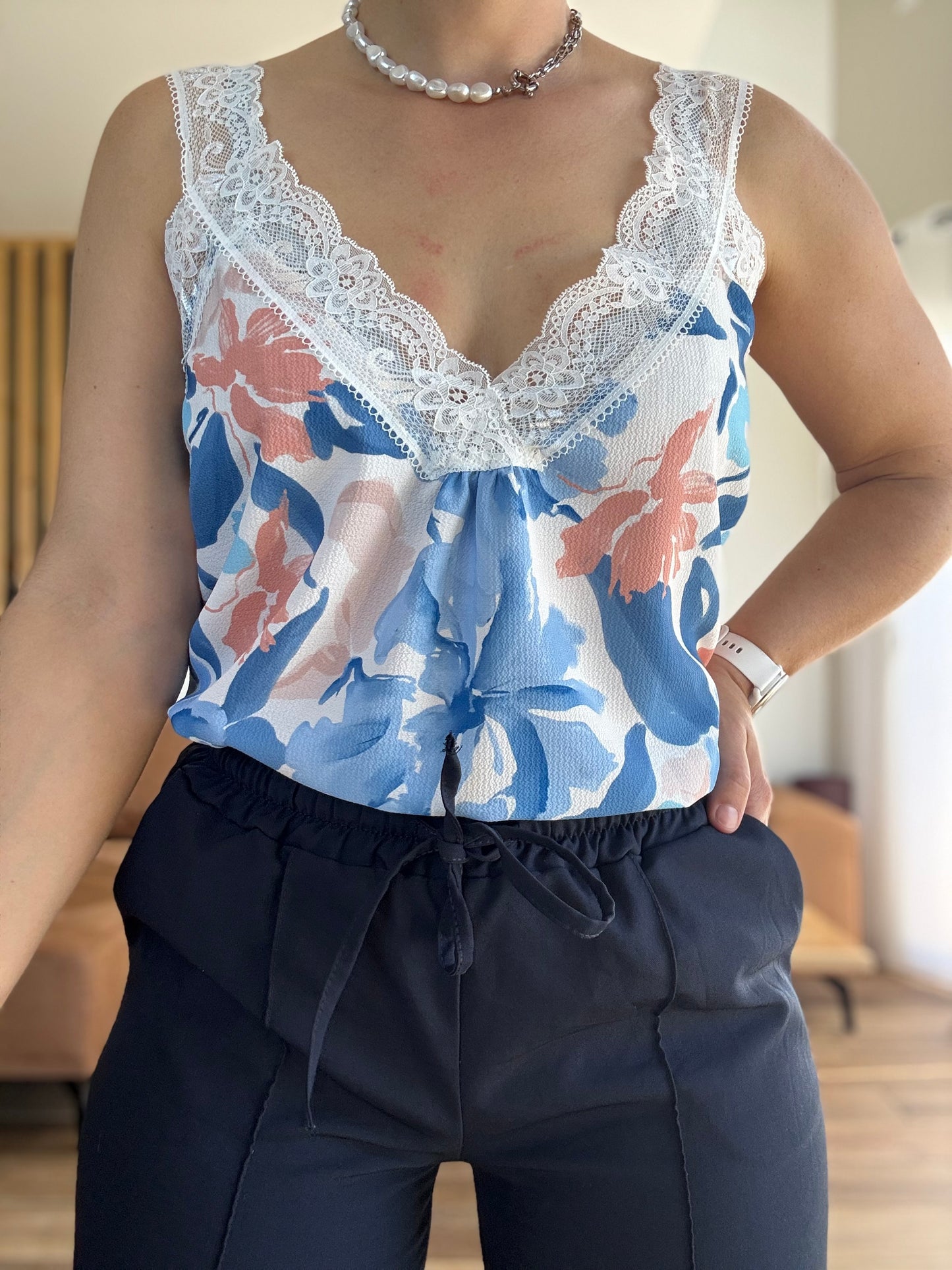 Top | Lucie